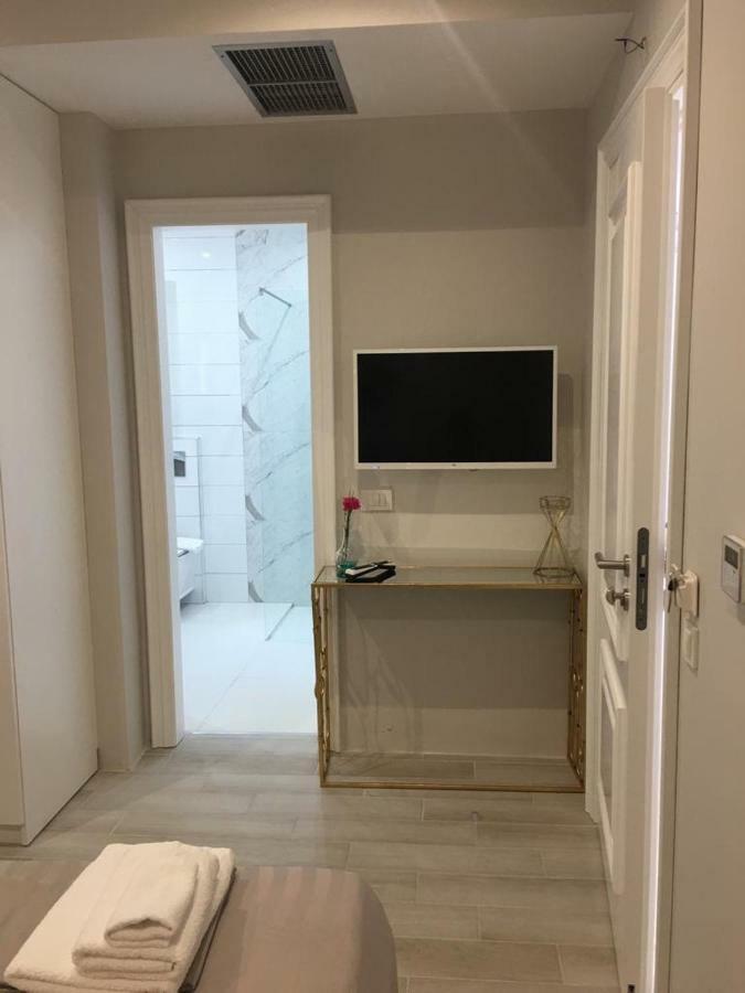 Onira Luxury Rooms Sarandë Exterior foto